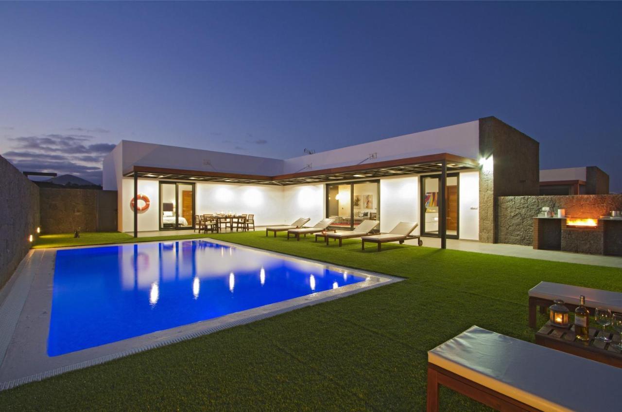 Luxury Los Mojones Villa Short Walk To Old Town Private Heated Pool Villa Los Mojones Angie Puerto Del Carmen Tias Luaran gambar