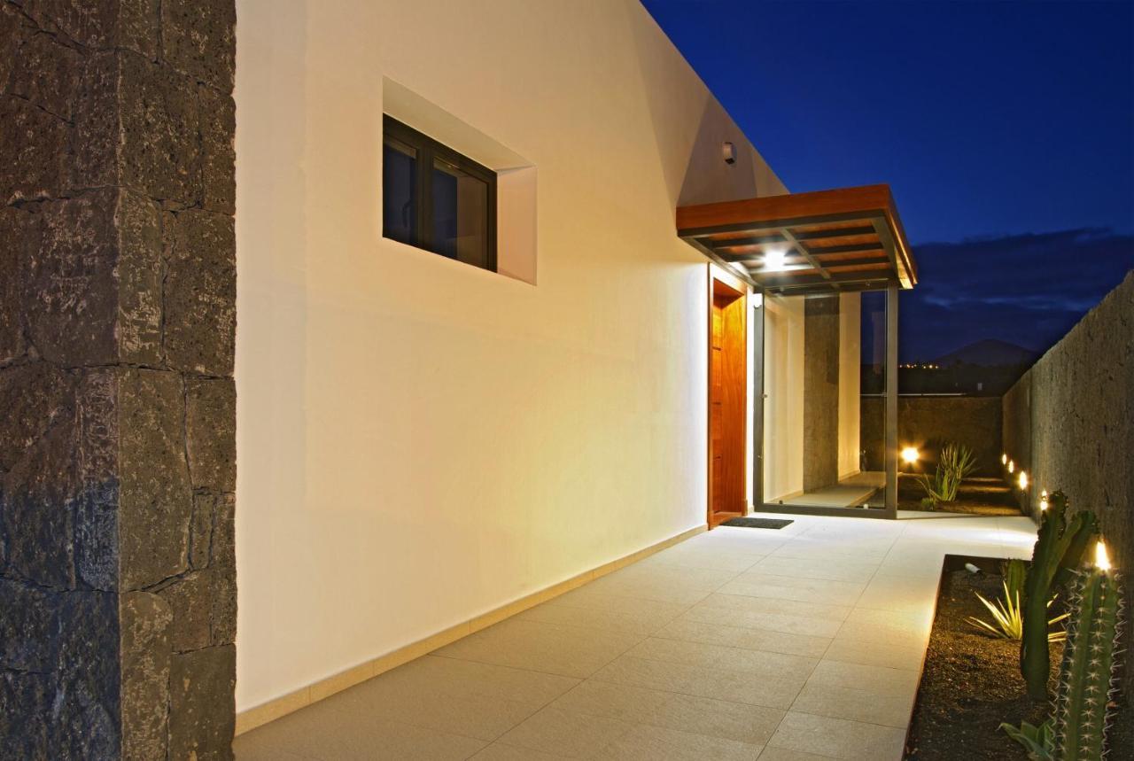 Luxury Los Mojones Villa Short Walk To Old Town Private Heated Pool Villa Los Mojones Angie Puerto Del Carmen Tias Luaran gambar