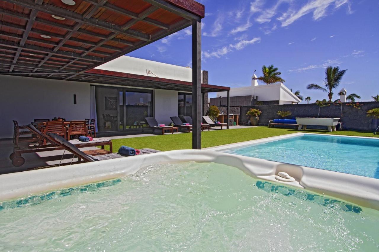 Luxury Los Mojones Villa Short Walk To Old Town Private Heated Pool Villa Los Mojones Angie Puerto Del Carmen Tias Luaran gambar