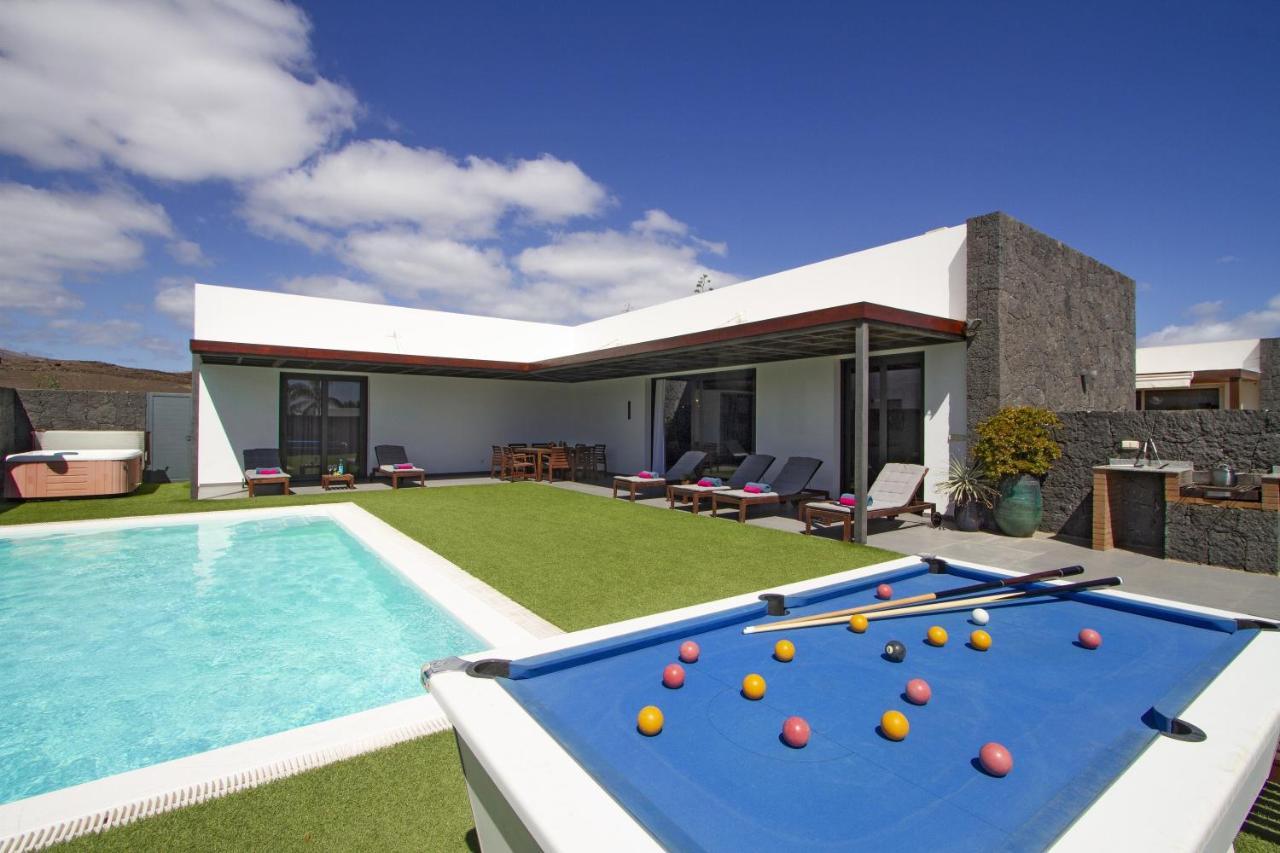 Luxury Los Mojones Villa Short Walk To Old Town Private Heated Pool Villa Los Mojones Angie Puerto Del Carmen Tias Luaran gambar