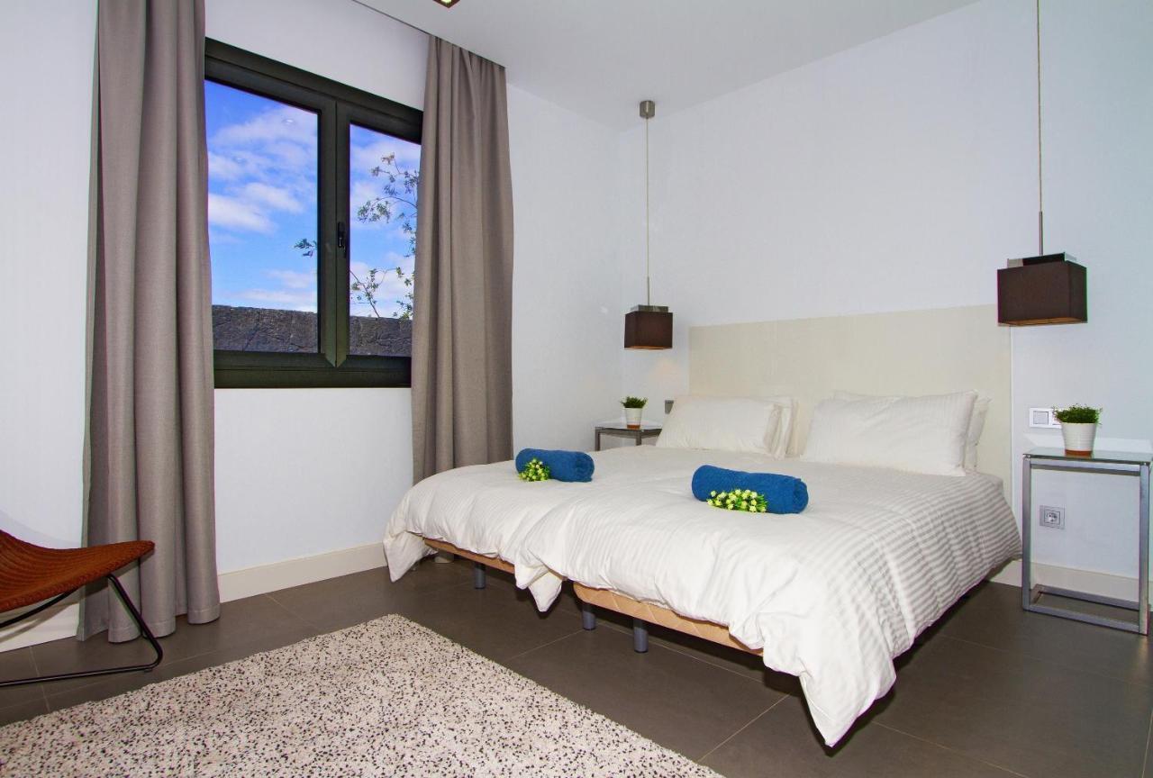 Luxury Los Mojones Villa Short Walk To Old Town Private Heated Pool Villa Los Mojones Angie Puerto Del Carmen Tias Luaran gambar
